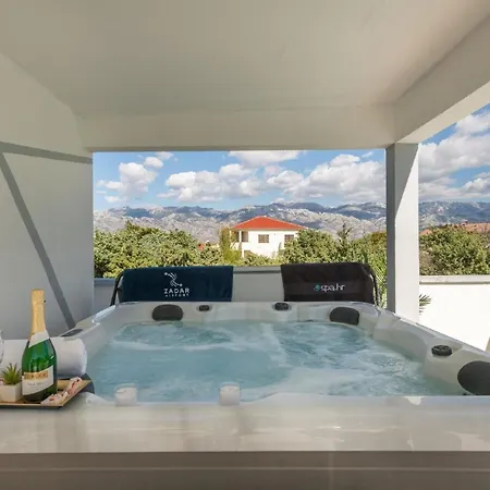 Ferienhaus Ferienhaus Zur Alleinnutzung Mit Pool, Whirlpool, Klimaanlage, Internet Und Balkon Fur 8 Personen Ražanac
